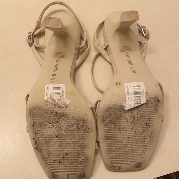 Giani Bini Square Toe ivory heels - Picture 2 of 2